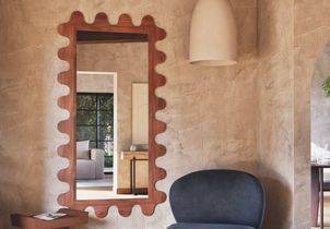 Voici les 5 miroirs en bois qui nous font de l'œil cette saison