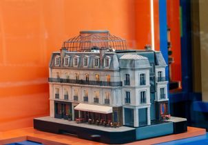 Wes Anderson : son maquettiste imagine le plus petit café du monde pour De’Longhi