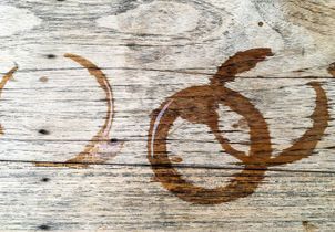 Comment rattraper une trace d’eau sur une table en bois