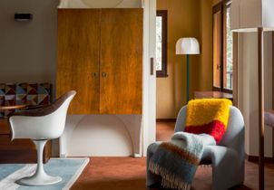 Un appartement graphique replongé dans une atmosphère seventies