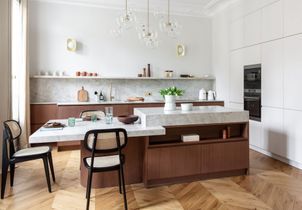 Un appartement haussmannien transformé en lieu de vie familial élégant et intemporel