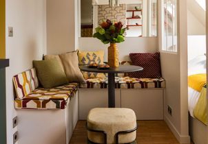 Un studio de 16m2 aux influences seventies rétro pop cache une vraie chambre