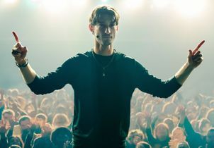 « Dans une communauté, on se sent en sécurité » : Pierre Niney se confie avant la sortie de « Gourou »