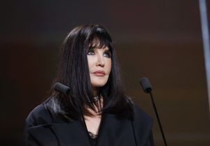 « Elle a un talent fou » : Isabelle Adjani réagit au choix de Margaret Qualley pour le remake de son film culte 