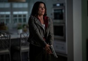 Neve Campbell de retour dans « Scream » : « La mort de Dewey a été difficile pour le public mais pour nous aussi ! »