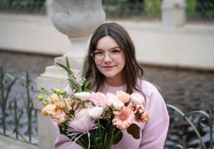 « La Révolte de la reine » : qui est Morgane Moncomble, autrice de la romance écoulée à plus de 100 000 exemplaires ?