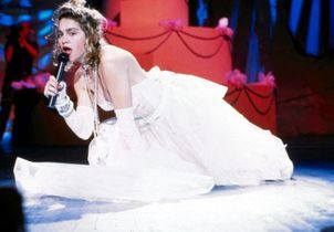 Films, clips, cérémonies... la robe de mariée est-elle la nouvelle tendance pop culture de 2026 ?