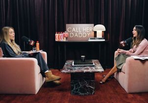 « Une femme qui dit ce qu’elle pense » : qui est Alex Cooper, la reine du podcast américain