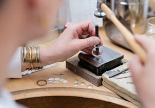 Vous exercez un métier dans la joaillerie ou l’horlogerie ? Candidatez au Prix des Artisanes ! 
