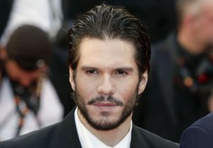 « Le Conte de deux cités » : les premières images de la mini-série avec François Civil et Kit Harington 