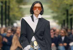 Tongs en cuir, sac vert, ceinture pochette... Ces nouveaux accessoires qui vont faire le printemps 2026 