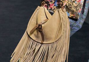 En daim ou en cuir, hobo ou demi-lune... 10 sacs à franges repérés pour le printemps