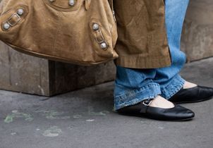 5 chaussures plates que portent les Parisiennes au printemps