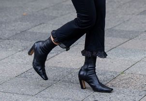 Avec une demande en hausse de 154%, ces bottes à petits talons affolent les New-Yorkaises (et elles vont bientôt envahir nos dressings)