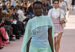 Après le céruléen et le turquoise, pourquoi la mode se passionne-t-elle soudain pour cette nuance de bleu ?    