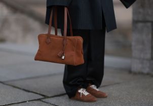 Faut-il assortir son sac à ses chaussures ? La mode a encore changé d'avis !