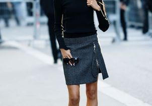 On pensait cette façon de porter la mini-jupe ringarde… et pourtant elle sera partout ce printemps
