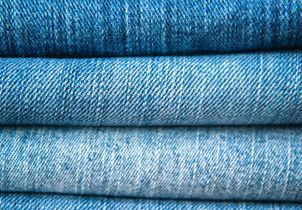 7 journalistes de la rédaction présentent leur jean fétiche