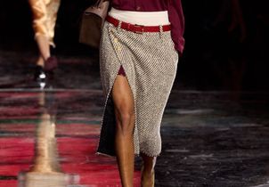 La jupe fendue ou l’art très calculé de montrer juste assez de jambe, va être partout ce printemps