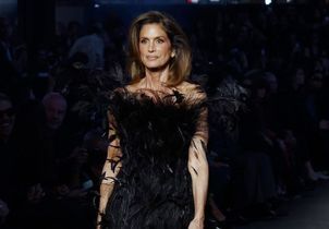 À 60 ans, Cindy Crawford signe un retour remarqué sur le podium Gucci