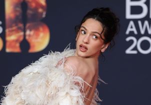 Backless dress : comment les célébrités remettent cette tendance controversée au goût du jour ?