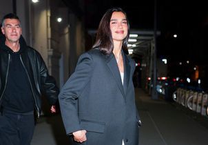 Dua Lipa le confirme : les escarpins blancs sont la clé d’un look stylé ce printemps 