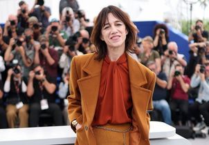 Festival de Cannes 2026 : Charlotte Gainsbourg ose le mini-short et les bottes en cuir