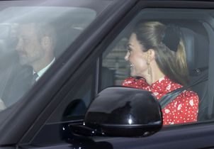 Kate Middleton ressort l’une de ses robes emblématiques pour le déjeuner de Noël à Buckingham Palace 