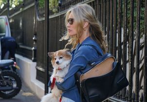 Kate Moss adopte la jupe la plus « dadame » de l'été (et on va vouloir la copier)