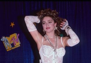 Madonna redonne vie à son look culte dans « Like a Virgin », quarante ans plus tard