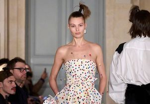 Oubliez les fleurs : ce motif inattendu sera partout sur les robes cet été