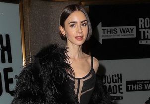 Robe transparente, bottes en vinyle, total look noir : Lily Collins tease-t-elle un nouveau virage stylistique pour « Emily in Paris » ?