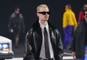 Roméo Beckham défile à la Fashion Week de Paris et s’impose comme le digne héritier de Victoria Beckham 