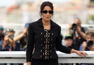 Veste militaire et mules à talons : Leïla Bekhti nous montre comment porter le pantalon capri avec style ce printemps