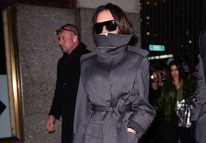 Victoria Beckham adopte le manteau à col montant : la pièce chic et incontournable de l’hiver