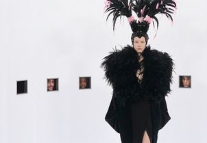 ELLE Débriefe – Semaine de la couture, Jour 3 : Chez Valentino, on regarde les vêtements comme une petite souris