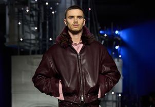 Loin des tensions familiales, Romeo Beckham défile pour Burberry