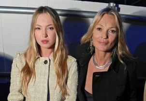 Très complices, Kate Moss et Lila Moss signent l’apparition la plus remarquée du défilé Burberry  