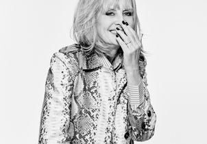 À 76 ans, Twiggy, légende du mannequinat, devient la star de la nouvelle campagne Burberry