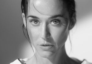 Best of mode de la semaine : Katy Perry pose pour Balenciaga, Rick Owens dévoile des dessous avec Livy…   