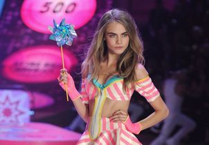 « Je n’étais pas sobre » : Cara Delevingne se confie sur ses années Victoria’s Secret et la pression d’incarner un idéal de beauté