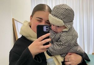 « La maternité et les affaires ne font pas bon ménage » : la créatrice Ester Manas se confie sur sa nouvelle vie de mère