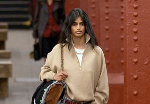 Qui est Bhavitha Mandava, le mannequin indien découvert dans le métro à New York et devenue la nouvelle révélation du défilé Chanel ?