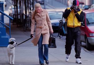 Carolyn Bessette-Kennedy : son manteau culte affole les enchères (et pulvérise son estimation)