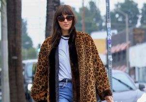 Dakota Johnson, Hailey Bieber, Lila Moss : le manteau léopard fait l'unanimité chez les célébrités cet hiver 