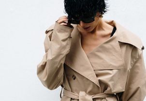 Le trench court, nouveau classique des silhouettes affûtées