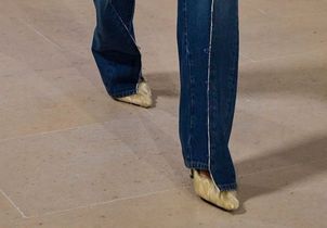 Ce détail repéré sur les podiums va transformer nos bas de pantalon ce printemps