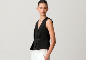 Ce pantalon satiné est le plus vendu du moment chez Claudie Pierlot
