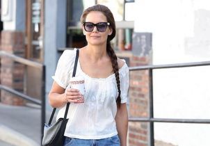 Romantique à souhait, cette blouse rétro est la pièce que tout le monde adopte pour rehausser son jean 