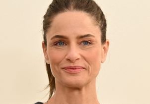 Amanda Peet : l’actrice annonce avoir été atteinte d’un cancer du sein